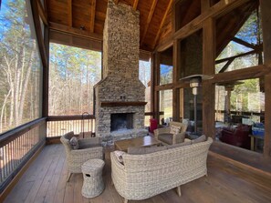 Terrace/patio - Creekside Fishing at TroutHaven – Paradise in the Mountains (McCaysville)