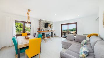 Télévision, cheminée