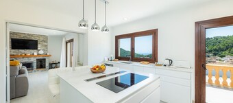 Casa de vacaciones Sestel con vistas al mar, piscina, balcón, jardín y terraza