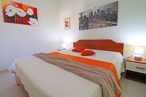 1 habitación, tabla de planchar con plancha, wifi gratis y ropa de cama 