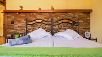 2 bedrooms, iron/ironing board, free WiFi, bed sheets