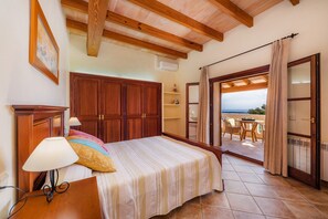 5 slaapkamers, een strijkplank/strijkijzer, gratis wifi, beddengoed