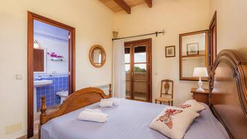 5 habitaciones, tabla de planchar con plancha y wifi gratis