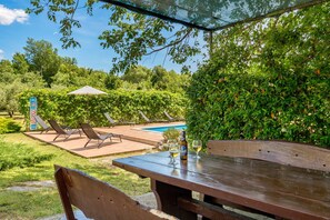 تناول الطعام بالخارج