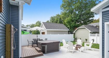 New build in 2021!  Short Walk To Beach & Downtown, Includes Hot Tub