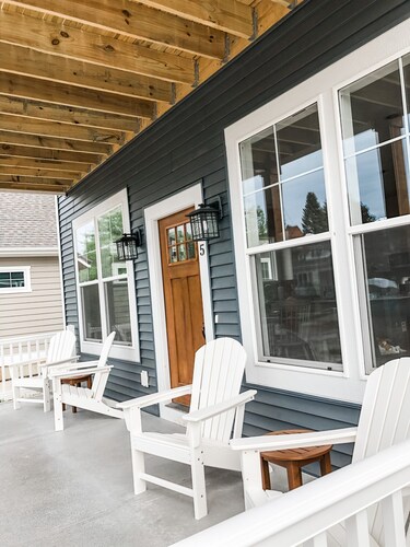 New build in 2021!  Short Walk To Beach & Downtown, Includes Hot Tub