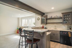 Fridge, microwave, oven, stovetop - New build in 2021!  Short Walk To Beach & Downtown, Includes Hot Tub (South Haven)
