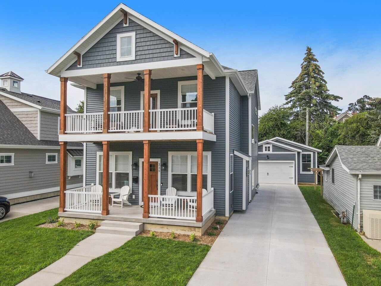 New build in 2021!  Short Walk To Beach & Downtown, Includes Hot Tub