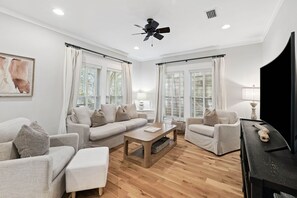 Televisión y oficina 