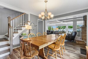 Dining - 10mins to Wilmot Ski |Lake Mary Lakefront |Private Pier|Swim|Views Throughout |Gas Fireplace|Firepit (Twin Lakes)