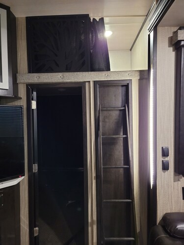 Fifth wheel/Toy hauler