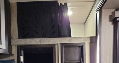 Fifth wheel/Toy hauler