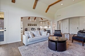 Smart TV, fireplace, DVD player, offices