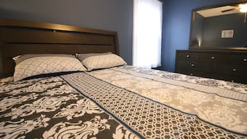3 habitaciones, tabla de planchar con plancha, wifi y ropa de cama