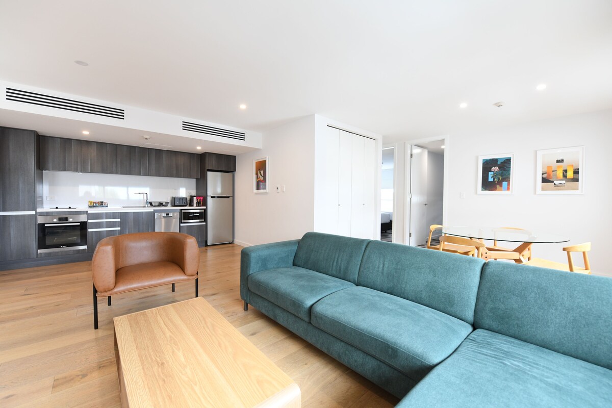 Deluxe Apartment | Premium bedding, down comforters, pillowtop beds, minibar