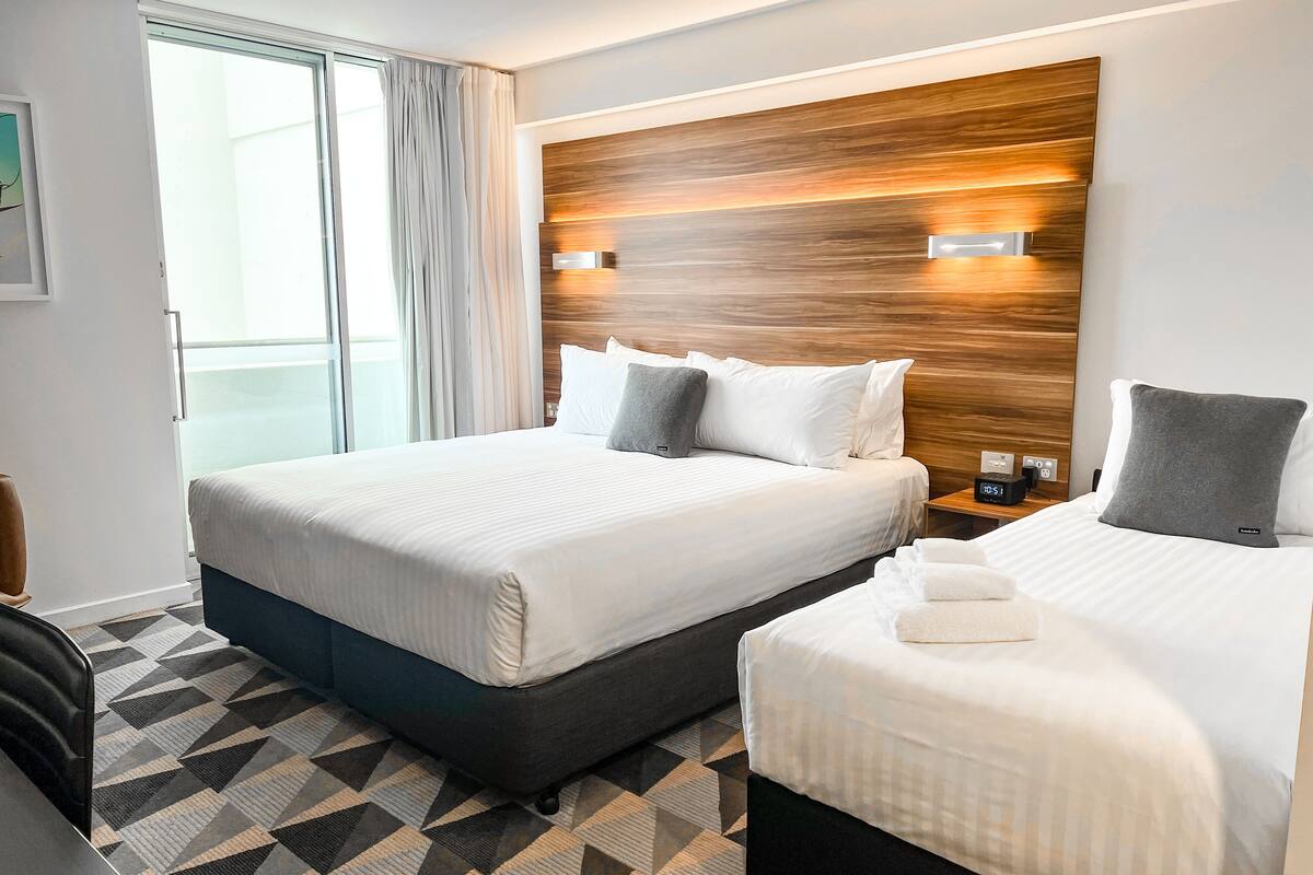 deluxe triple room | 1 bedroom, premium bedding, down duvets, pillow-top beds