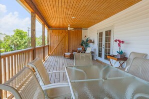 屋外ダイニングエリア