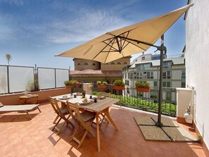 Outdoor dining - Palermo Blu   Palazzo Massimo   Morricone (Palermo)