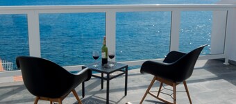 Maison de plage avec magnifique terrasse à côté de l'océan