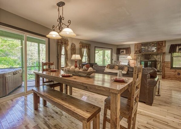 House, Multiple Beds (Creek Dreamin' #209) | Dining room