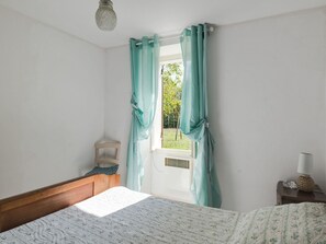3 bedrooms, iron/ironing board, WiFi