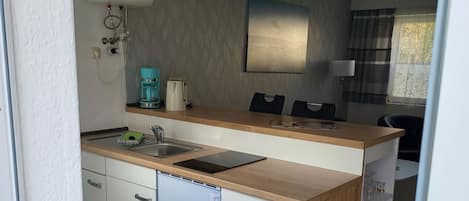 Kaffe- och tebryggare, kylskåp, vattenkokare och brödrost