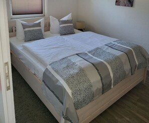 1 Schlafzimmer, Reisekinderbett, WLAN, Bettwäsche