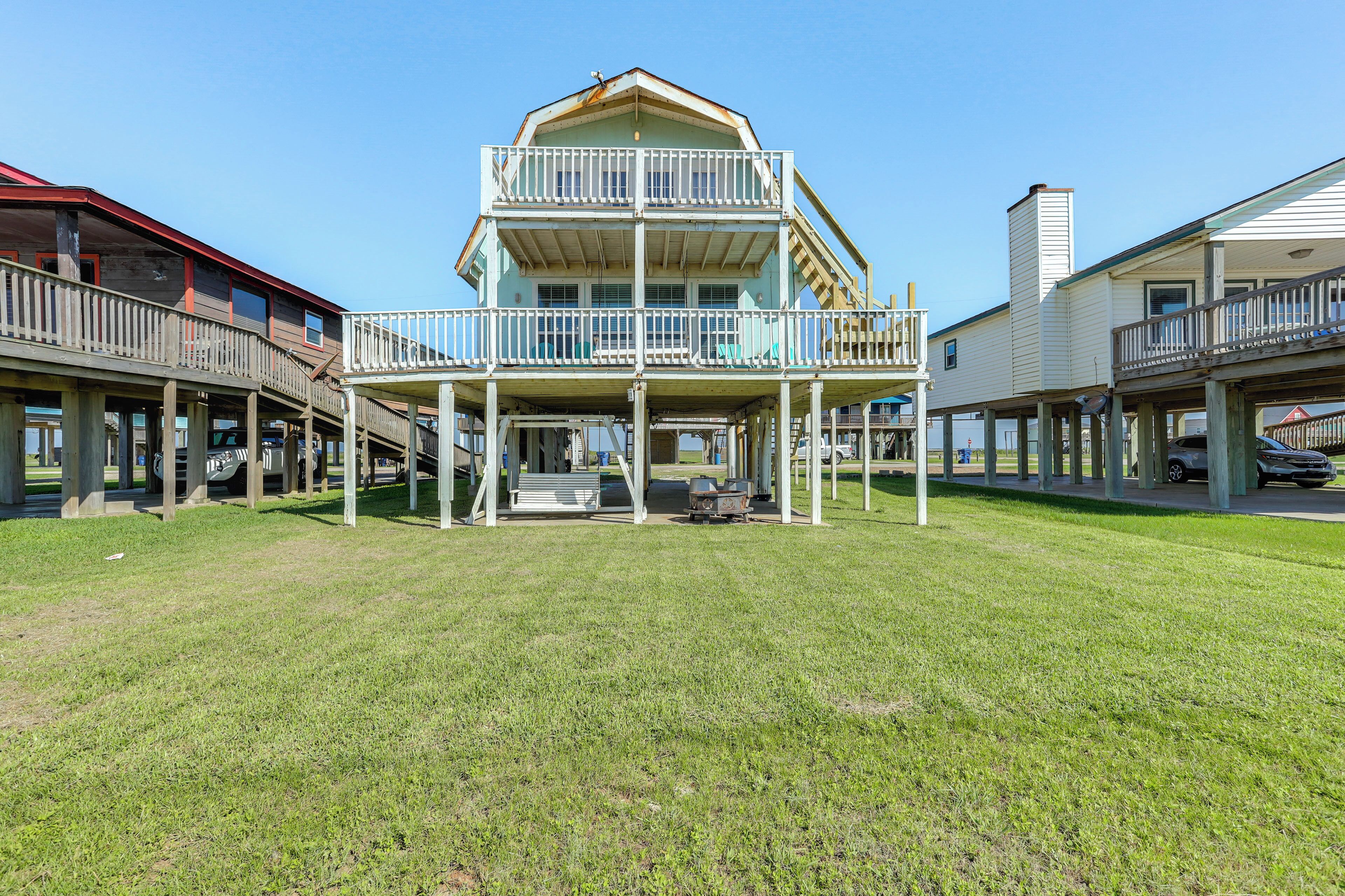 Surfside Beach Family Home: BBQ Pit & Beach Access