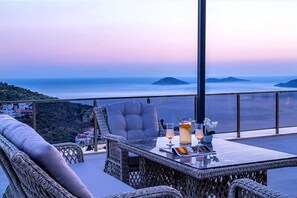 Outdoor dining - Villa Mirada Uno (Antalya)