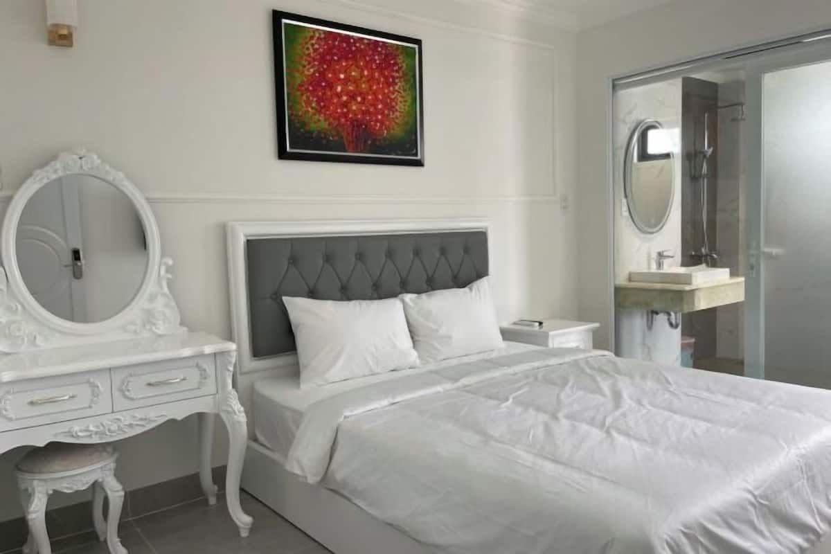 1 bedroom, minibar, individually furnished, desk