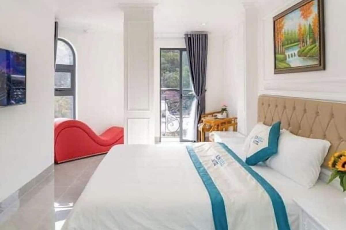 1 bedroom, minibar, individually furnished, desk