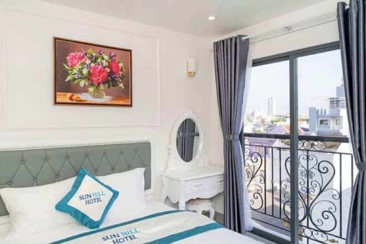 1 bedroom, minibar, individually furnished, desk