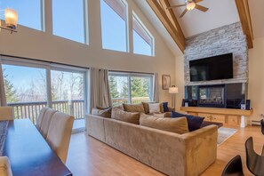 Smart-tv, eldstad och tv-spel