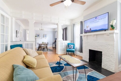 Heart of Downtown, Shops & Dining - Cozy Craftsman