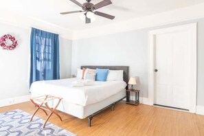 4 bedrooms, iron/ironing board, WiFi, bed sheets