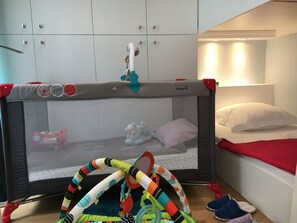 2 bedrooms, iron/ironing board, travel cot, free WiFi