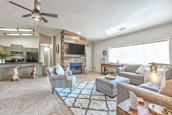 TV, fireplace