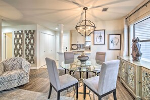 Dining - Boat Slip: Lake Hamilton Condo in Hot Springs! (Hot Springs)