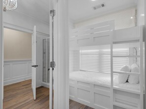 3 Schlafzimmer, Schreibtisch, Bügeleisen/Bügelbrett, kostenloses WLAN