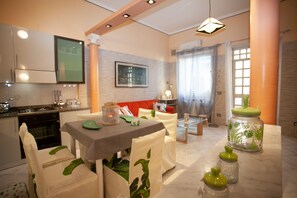 Fridge, oven, stovetop, coffee/tea maker