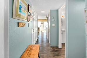 Interior - Oceanfront, completely renovated, great view, steps from the beach, and a pool! (Ocean City)