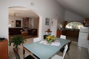 Interior - holiday home "Zonnehuis" with private swimming pool (Sukoró)
