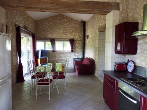 Réfrigérateur, micro-ondes, four, cafetière/bouilloire