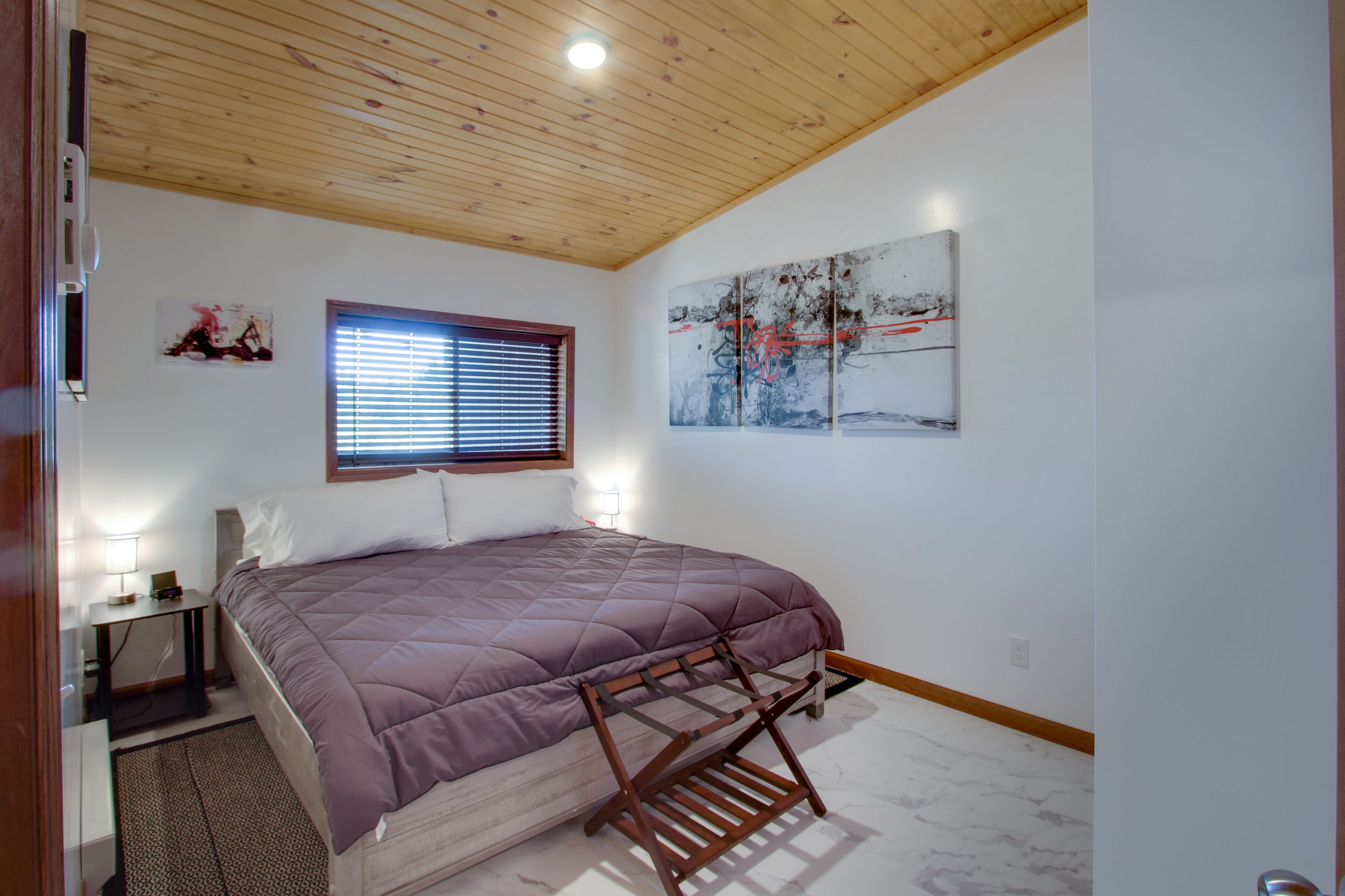 1 habitación, escritorio, tabla de planchar con plancha y wifi gratis 