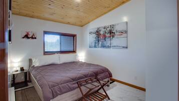 1 bedroom, desk, iron/ironing board, free WiFi