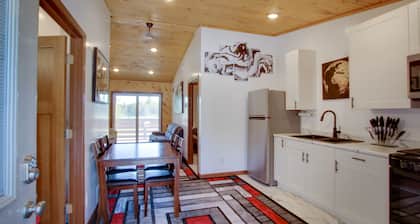 Private Hot Tub, King Size Bed Crystal Mountain 17 miles, Traverse City Sleeps 4