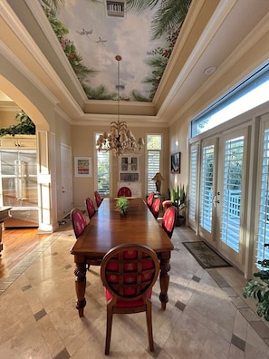 Dining room for 8 people