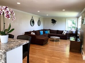 TV, DVD player - Private Retreat Near Downtown & Beaches in Provincetown (2219) (Provincetown)