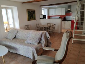 TV - Au Cœur du Minervois Duplex Avec Terrasse (Olonzac)