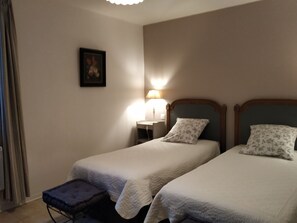 2 bedrooms, iron/ironing board, travel crib, free WiFi - Au Cœur du Minervois Duplex Avec Terrasse (Olonzac)